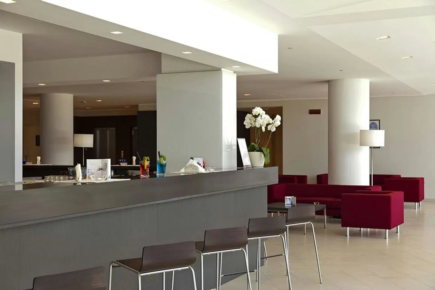 Inn Naples Airport Bar
