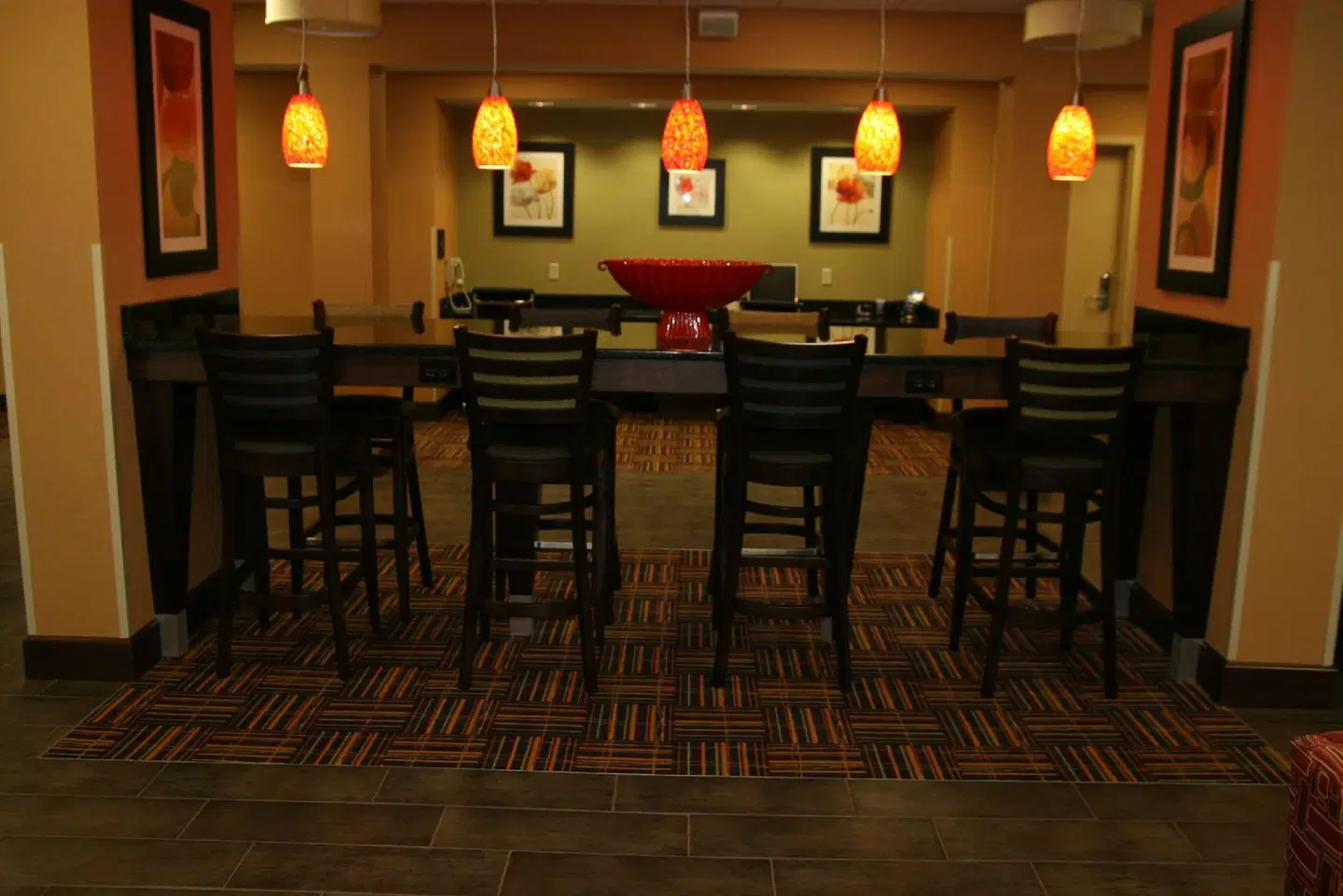 Hampton Inn Youngstown-North Bar