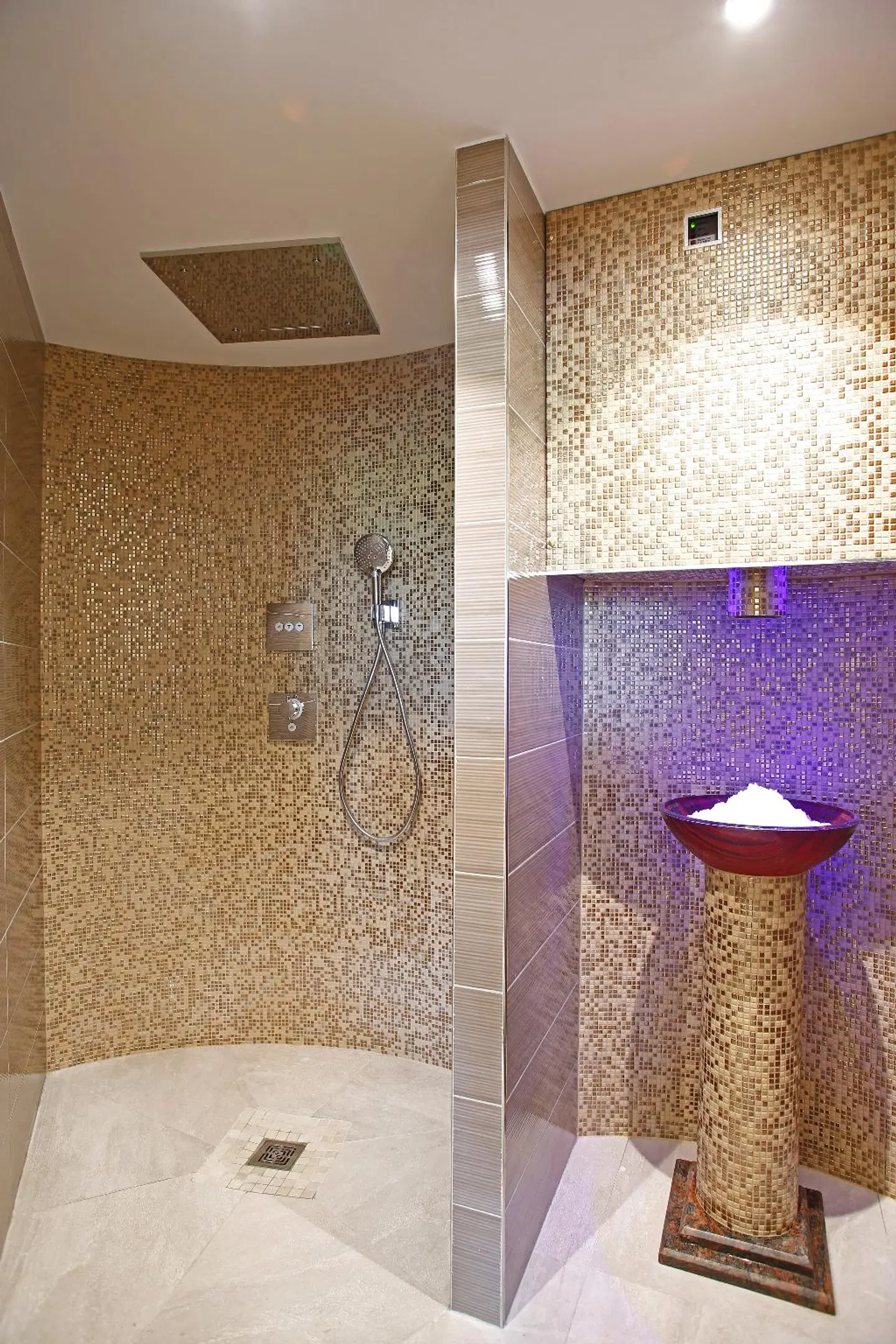 Hotel Corsica Badezimmer