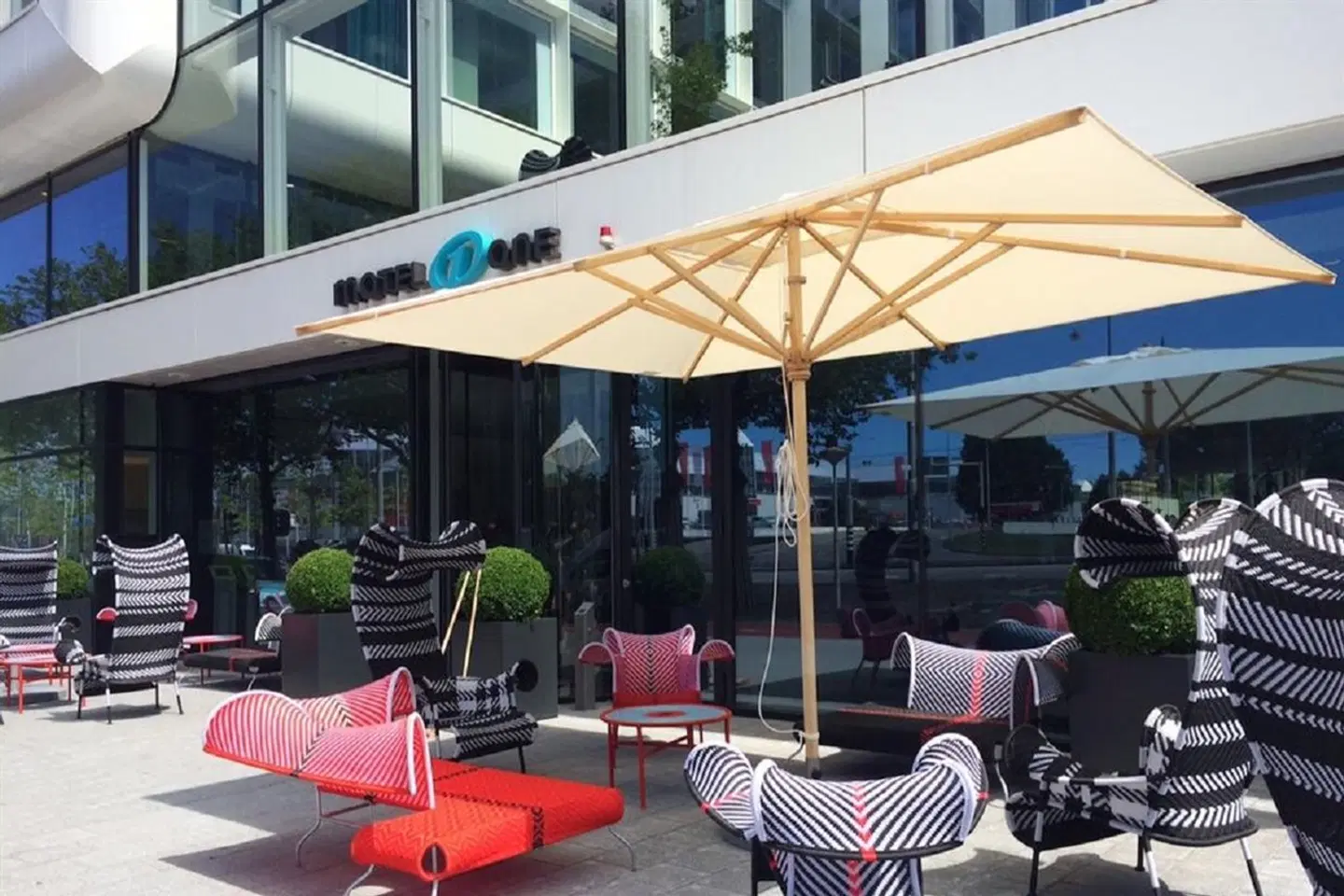 Motel One Amsterdam Terrasse