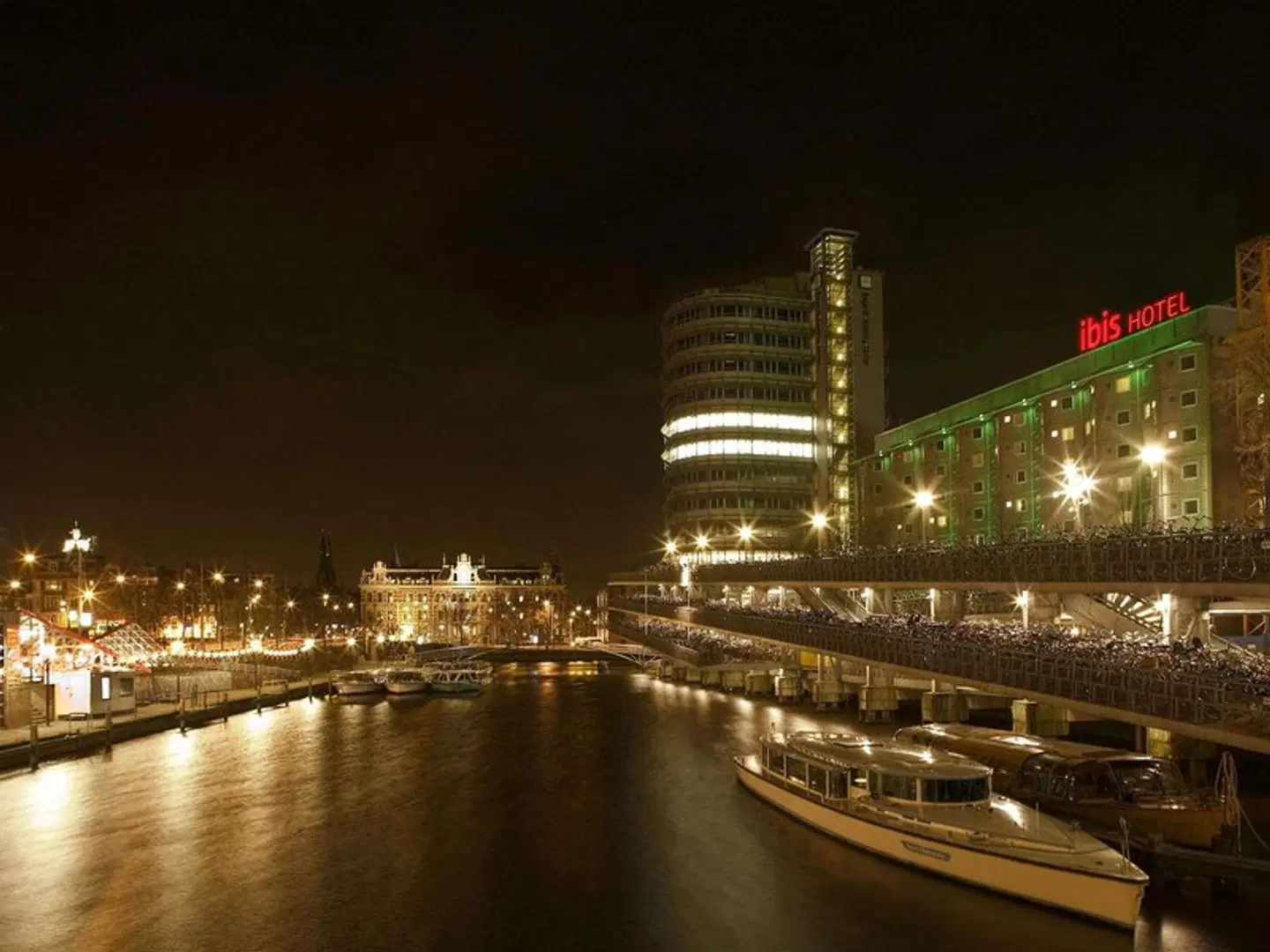 ibis Amsterdam Centre EXTERIOR