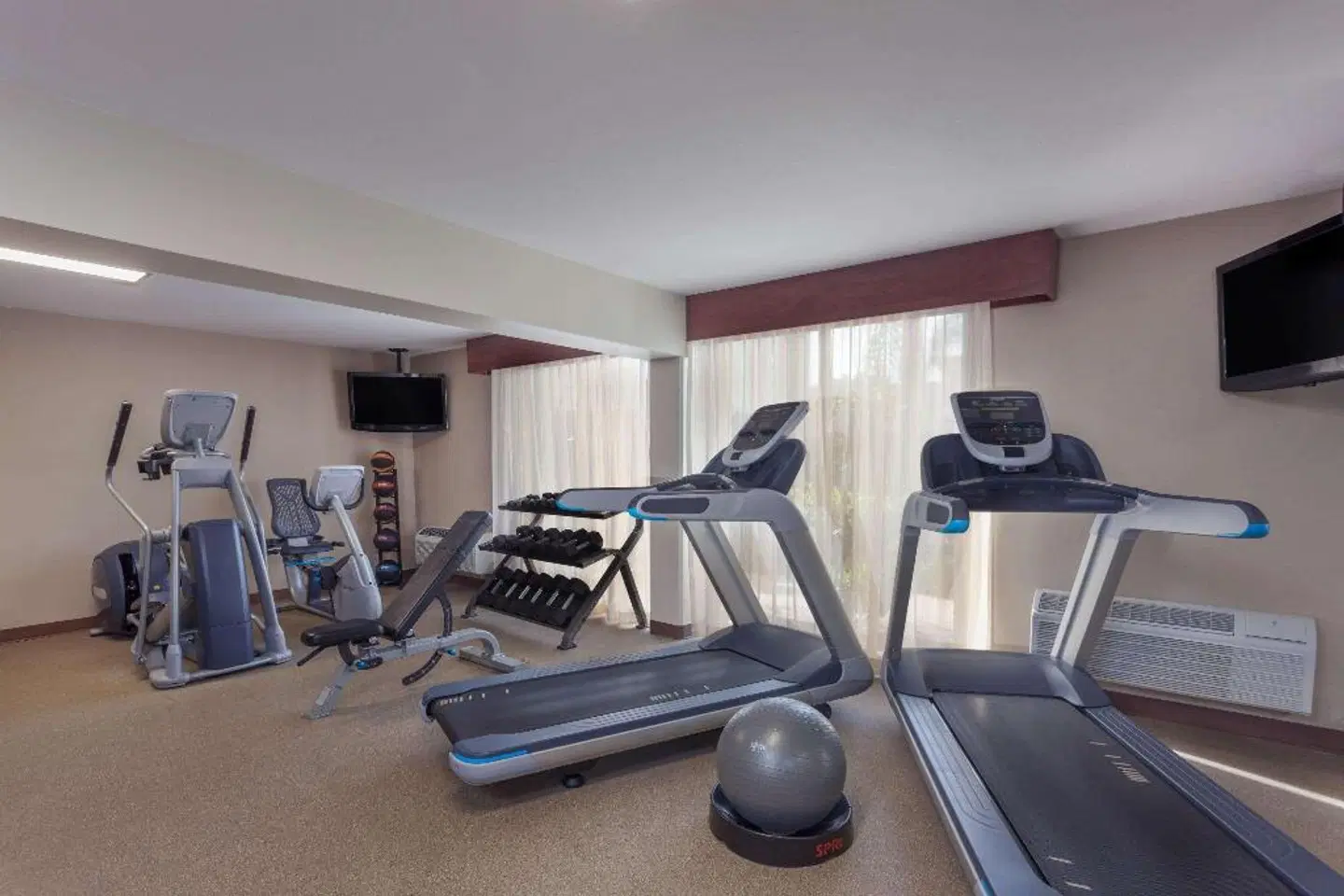 Wyndham Visalia SPORTS_AND_LEISURE