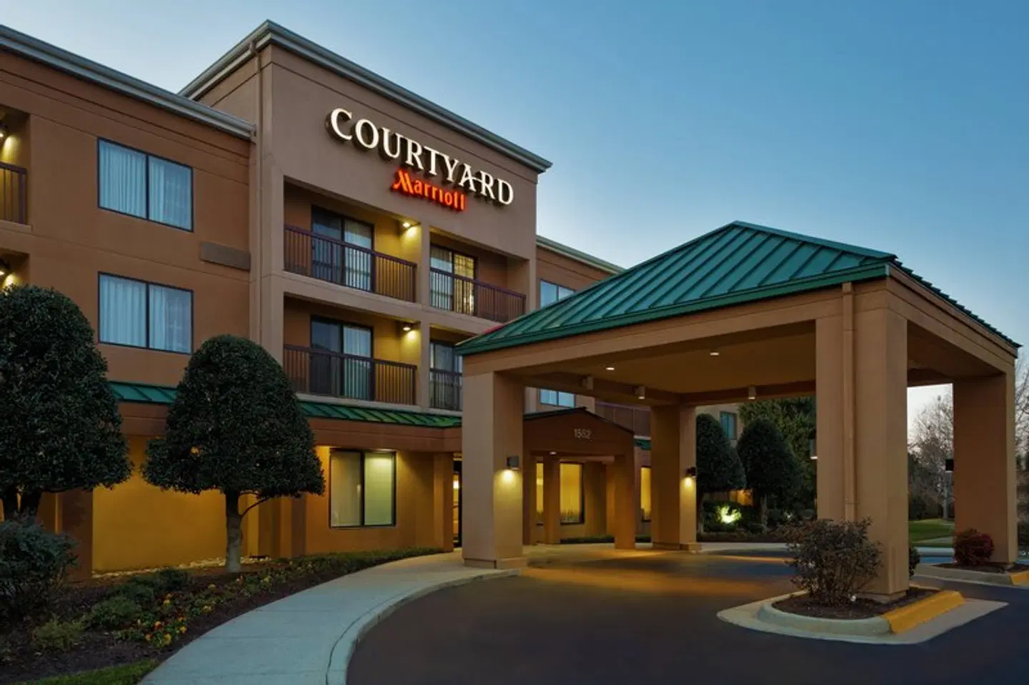 Courtyard by Marriott Chesapeake Greenbrier EXTERIOR