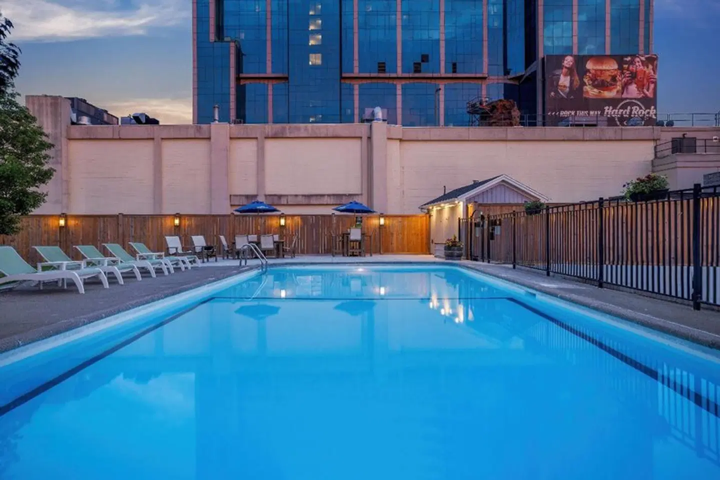 Travelodge by Wyndham Niagara Falls At the Falls Hallenbad