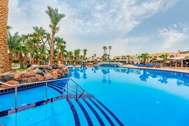Brayka Bay Resort OUTDOOR_POOL
