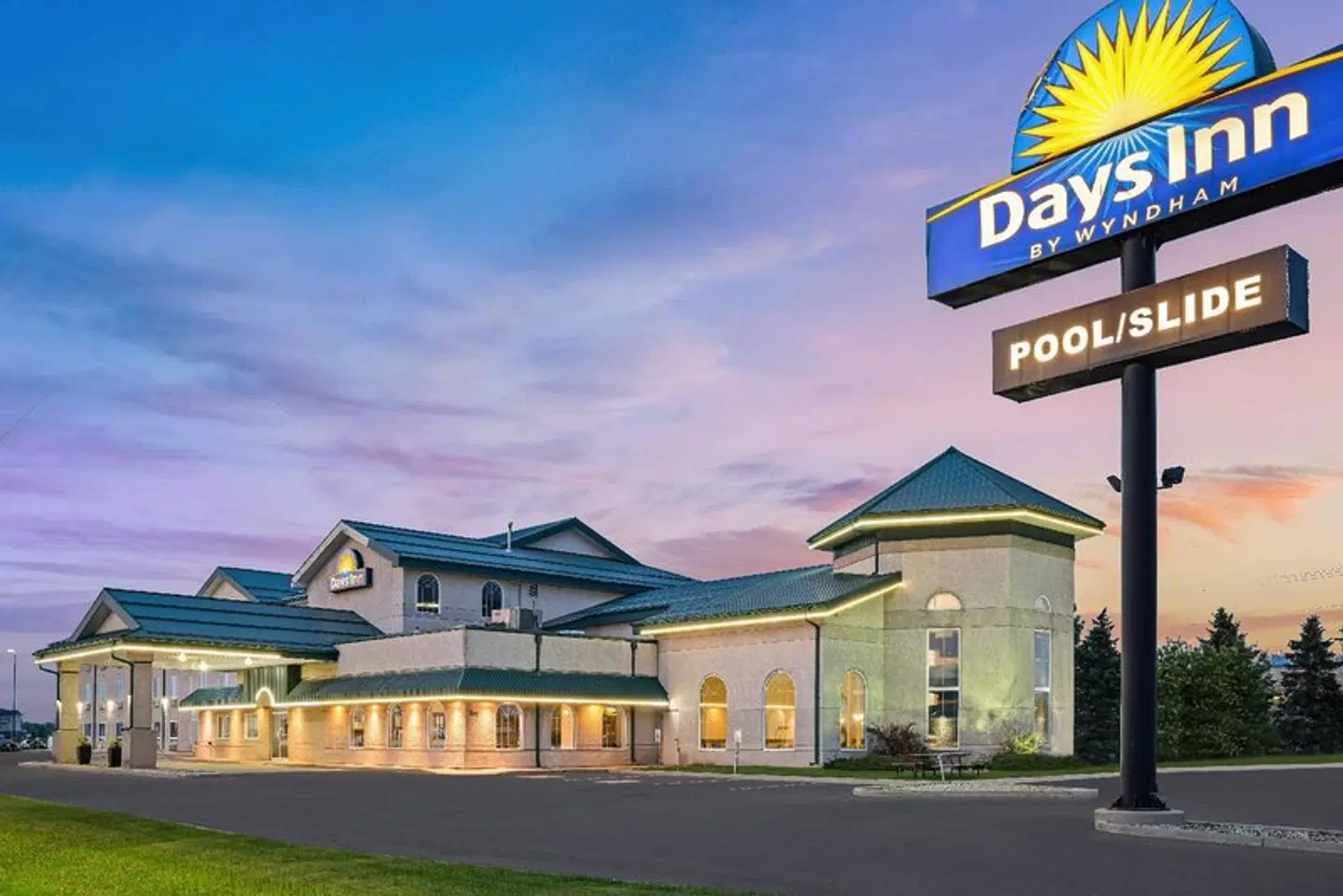 Days Inn & Suites by Wyndham Winkler EXTERIOR