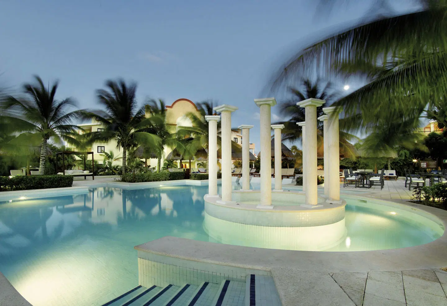 Grand Palladium Kantenah Resort & Spa OUTDOOR_POOL