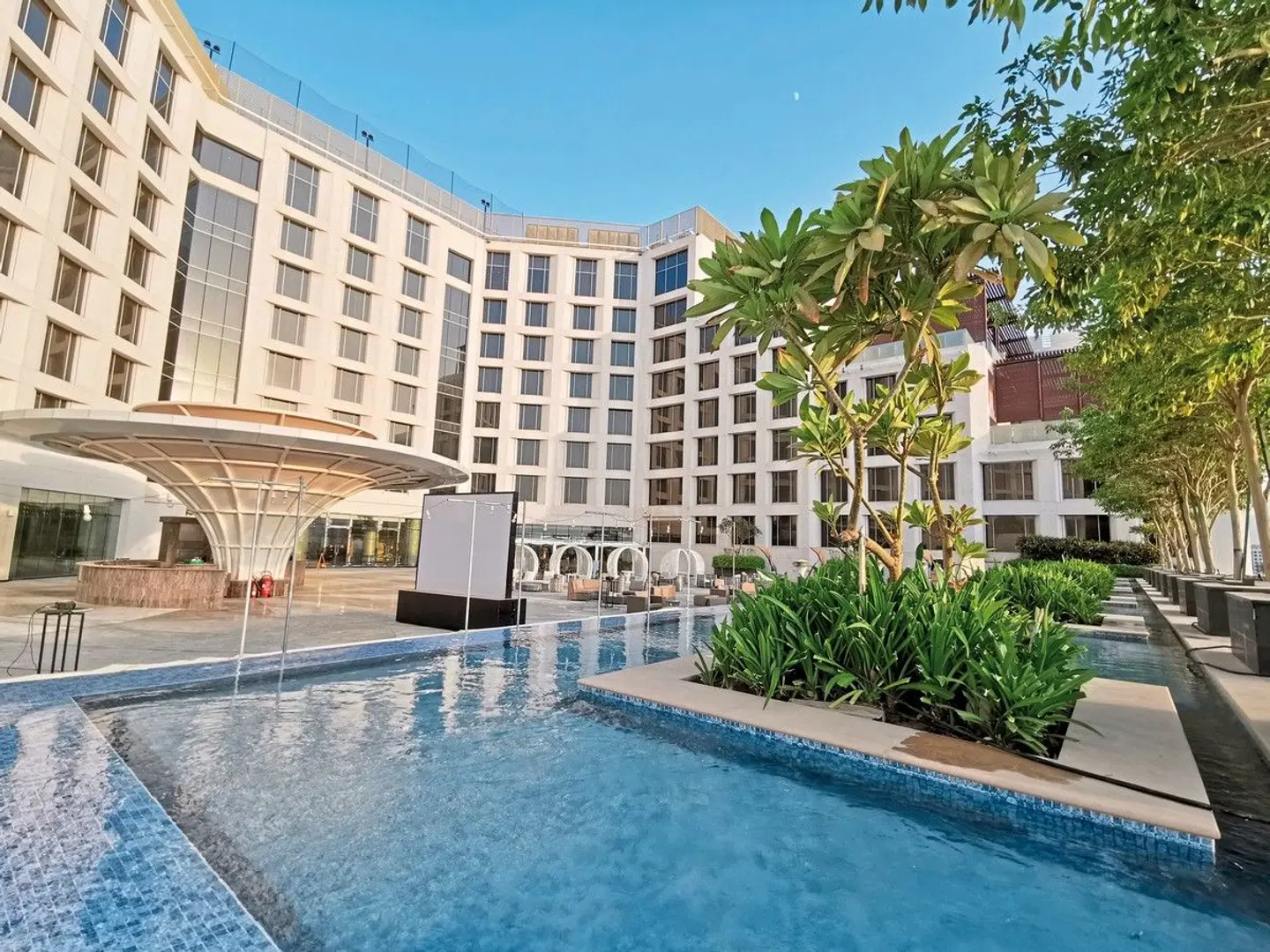 Grand Millennium Muscat OUTDOOR_POOL