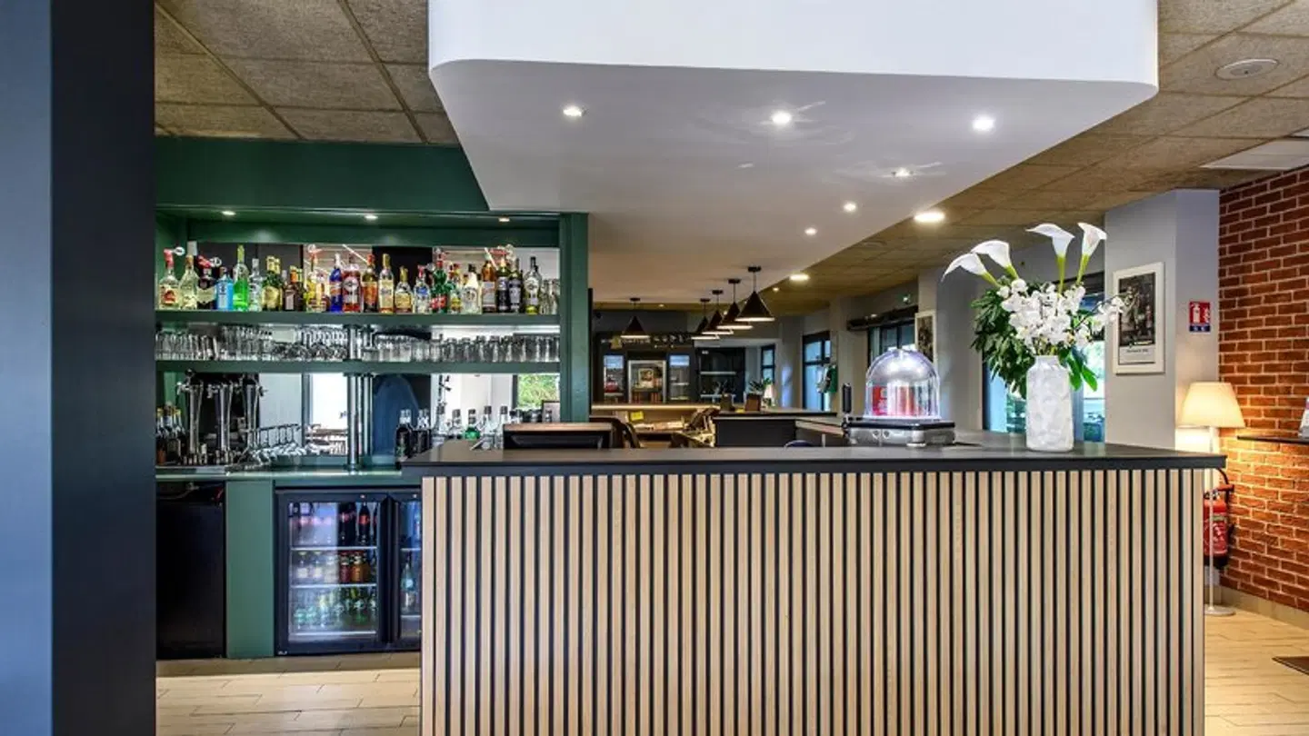 Campanile Nîmes Centre - Mas Carbonnel Bar