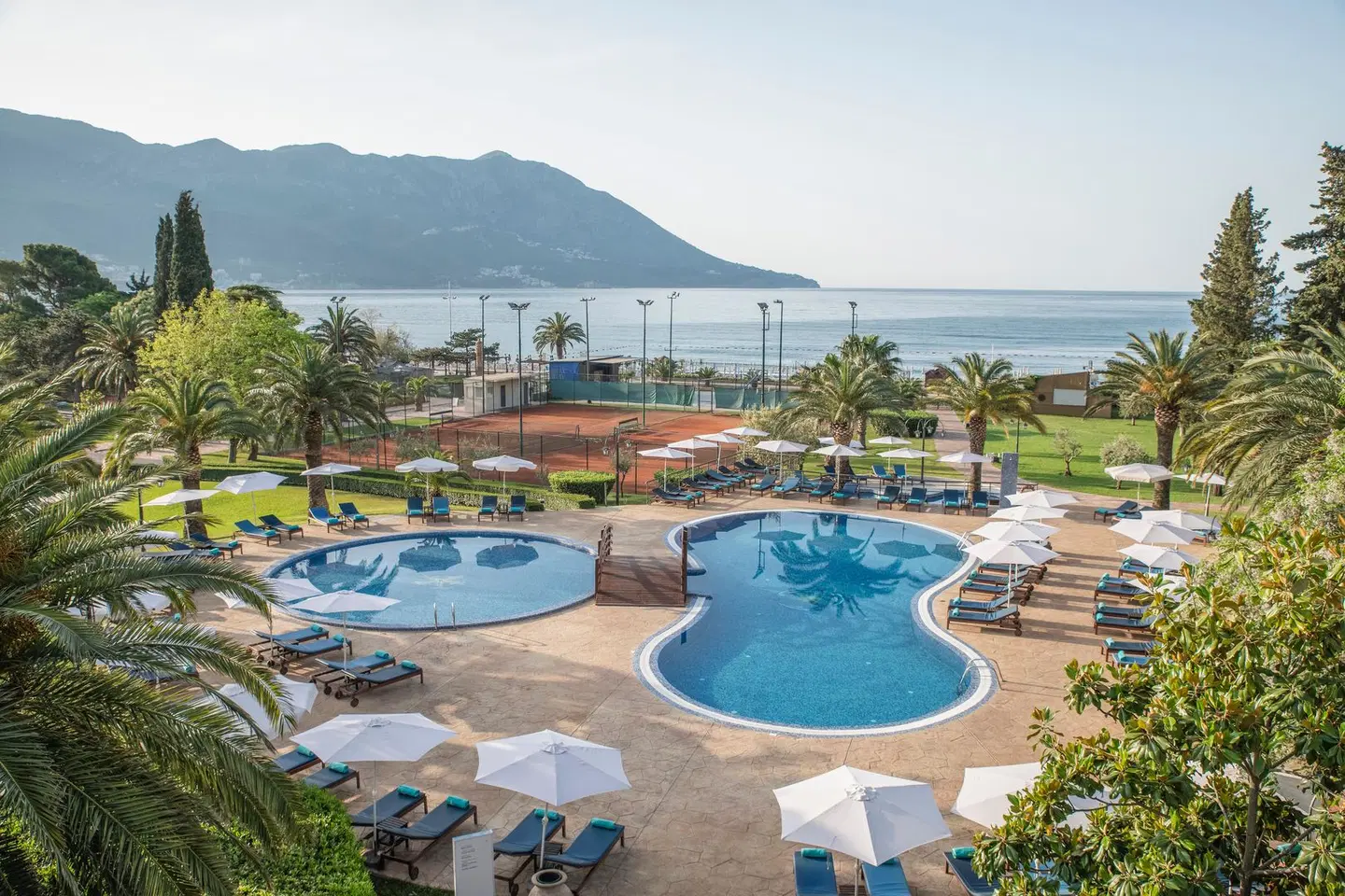 Iberostar Waves Bellevue OUTDOOR_POOL