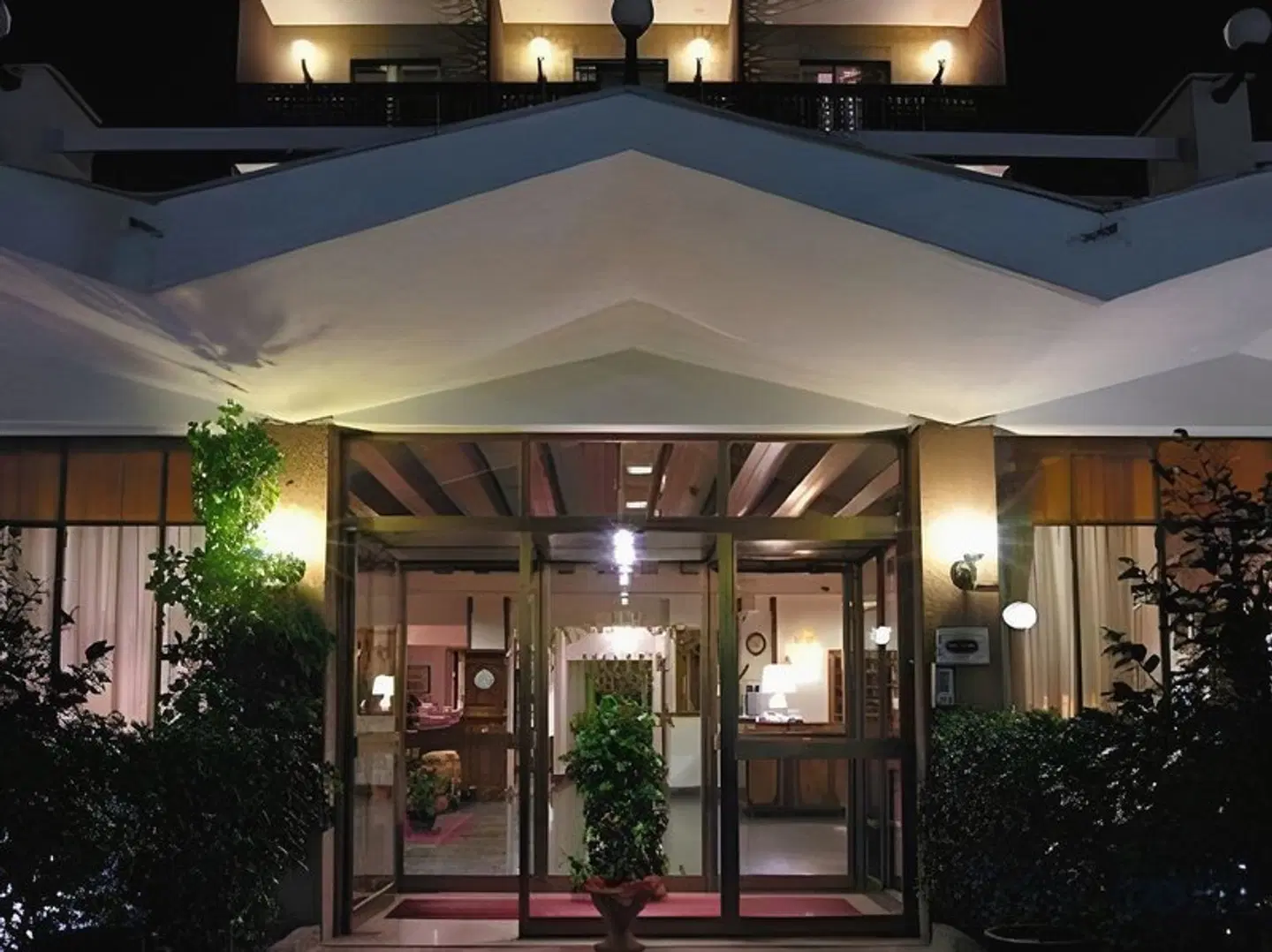 Pinewood Hotel Rome EXTERIOR