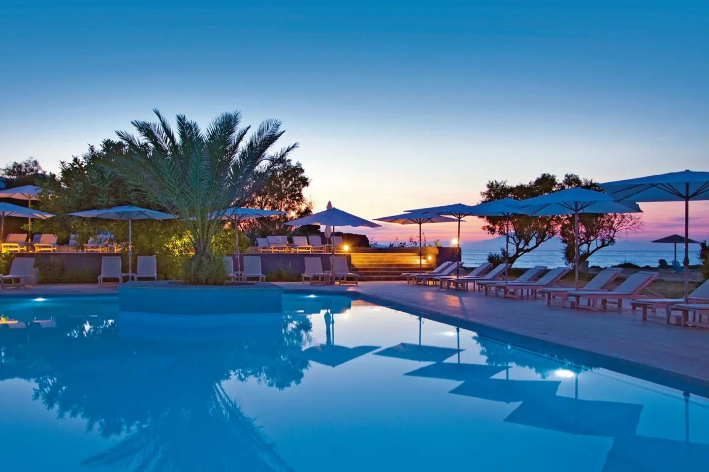 The Bay Hotel + Suites OUTDOOR_POOL