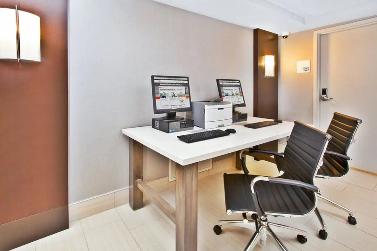 Holiday Inn Express Boston-Waltham by IHG LOUNGE_LOBBY