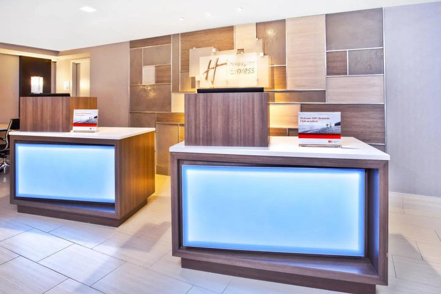 Holiday Inn Express Boston-Waltham by IHG LOUNGE_LOBBY