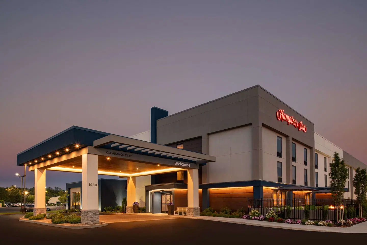 Hampton Inn Seekonk EXTERIOR