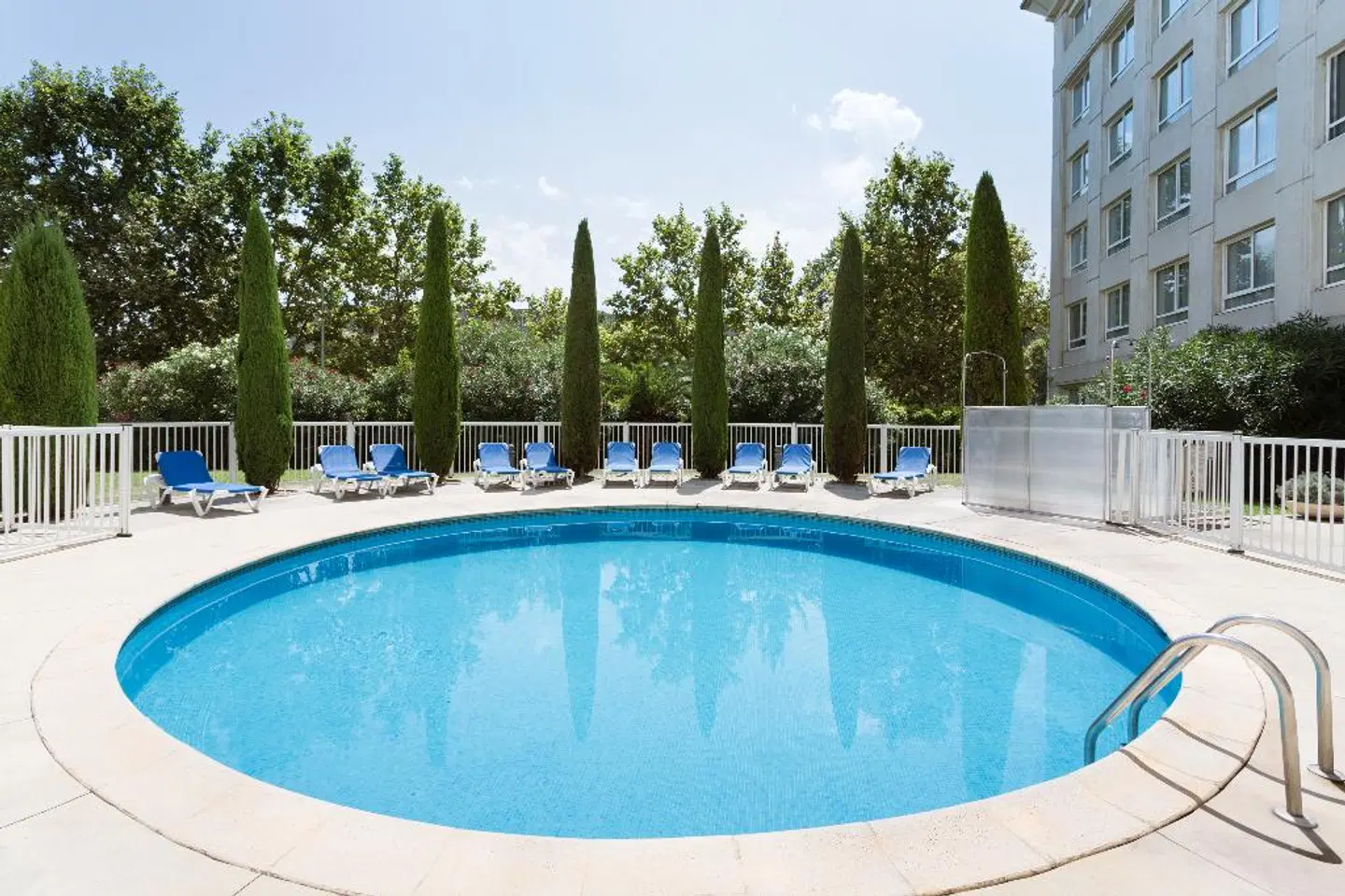 Novotel Suites Montpellier OUTDOOR_POOL