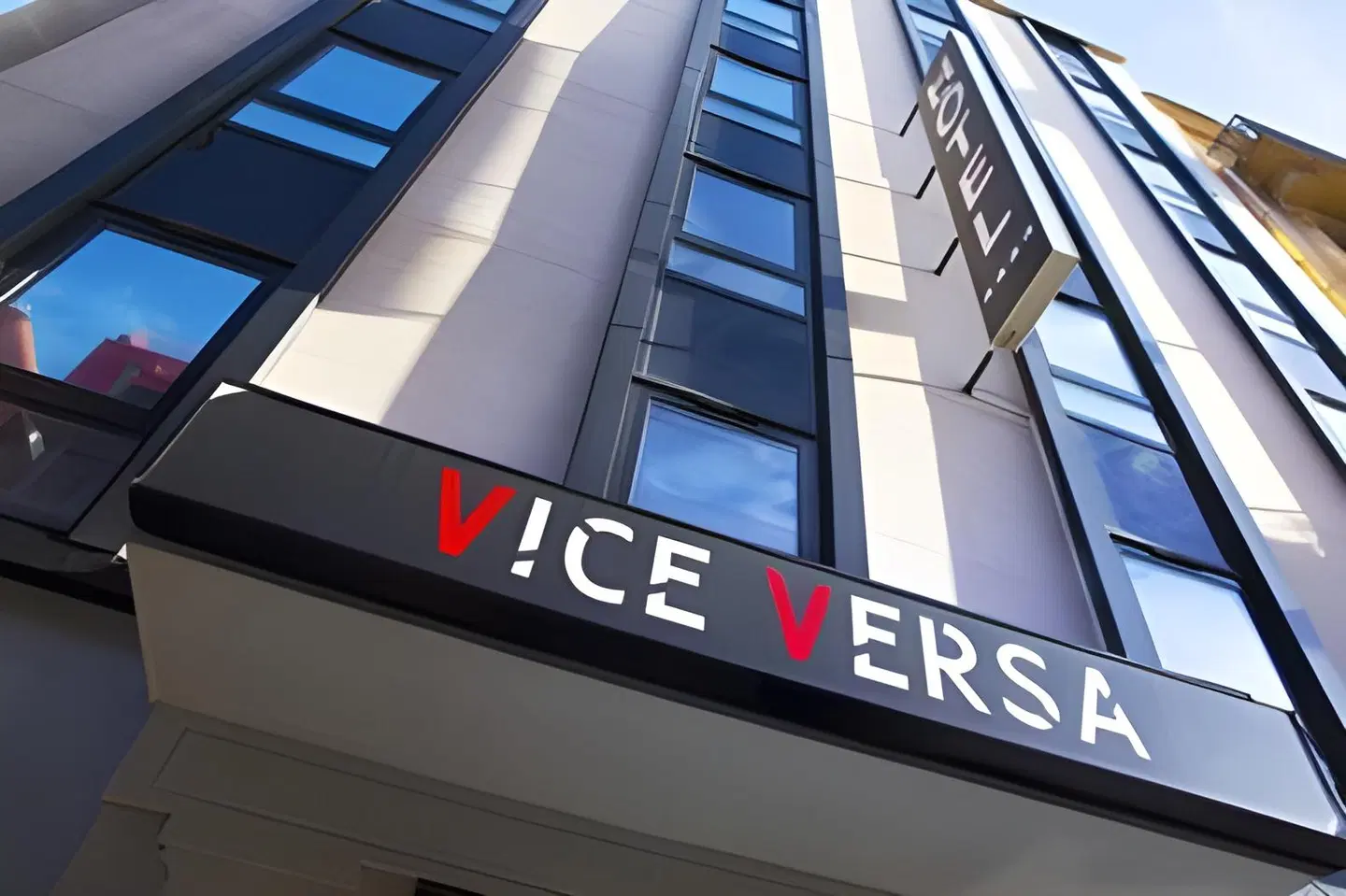 Vice Versa EXTERIOR