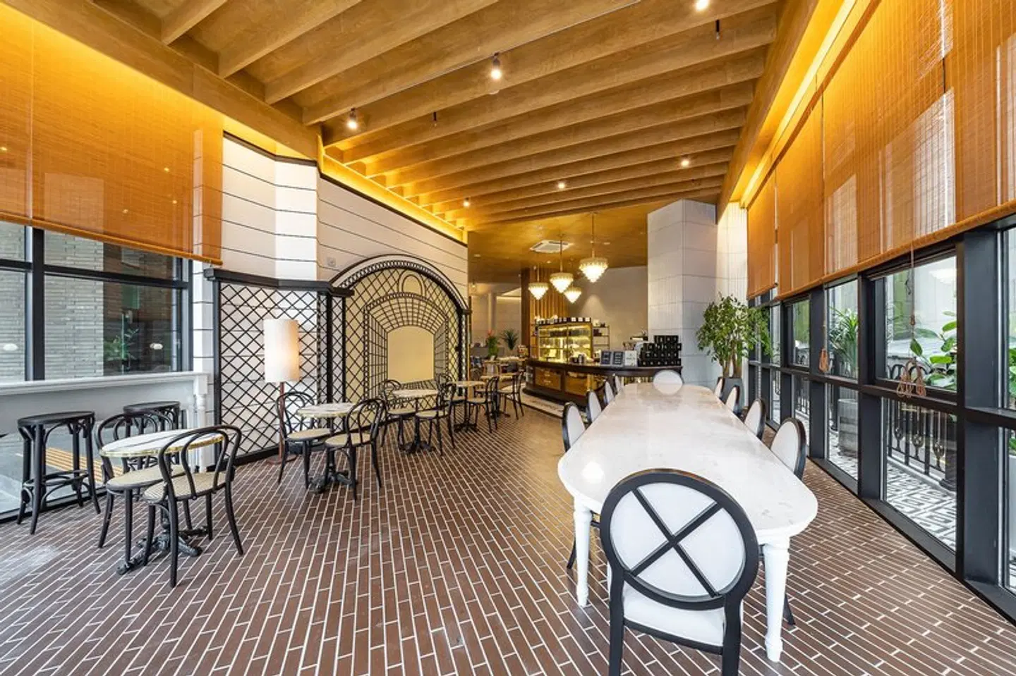 HOUND HOTEL SIGNATURE LOUNGE_LOBBY