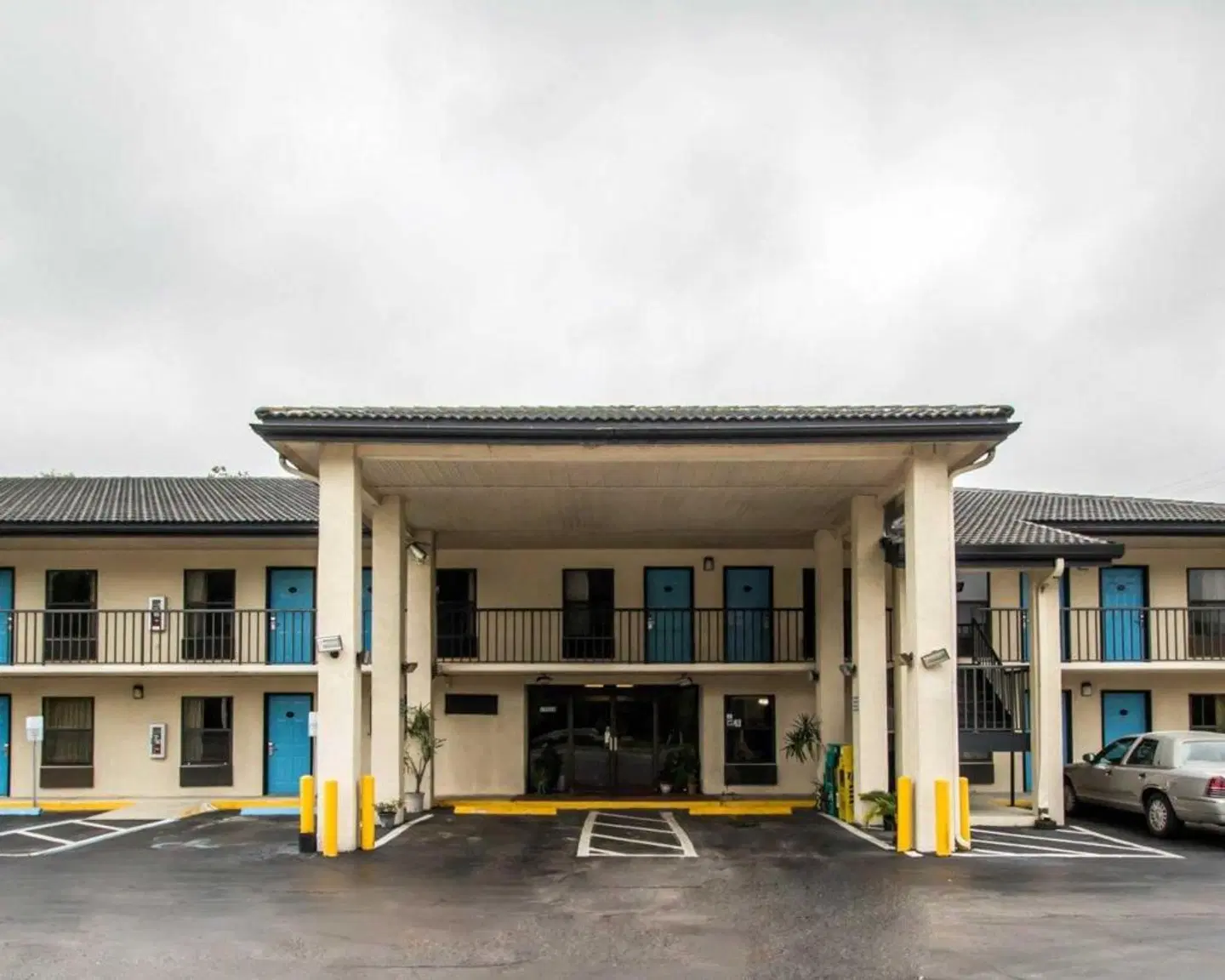 Travelodge by Wyndham Alachua EXTERIOR