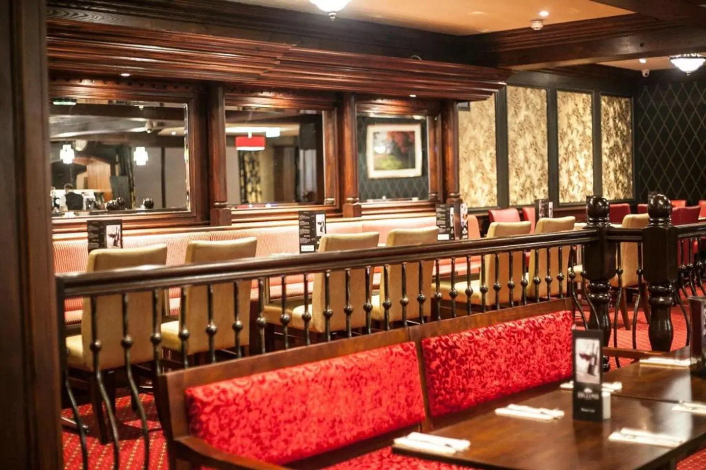 Dillons Hotel Bar