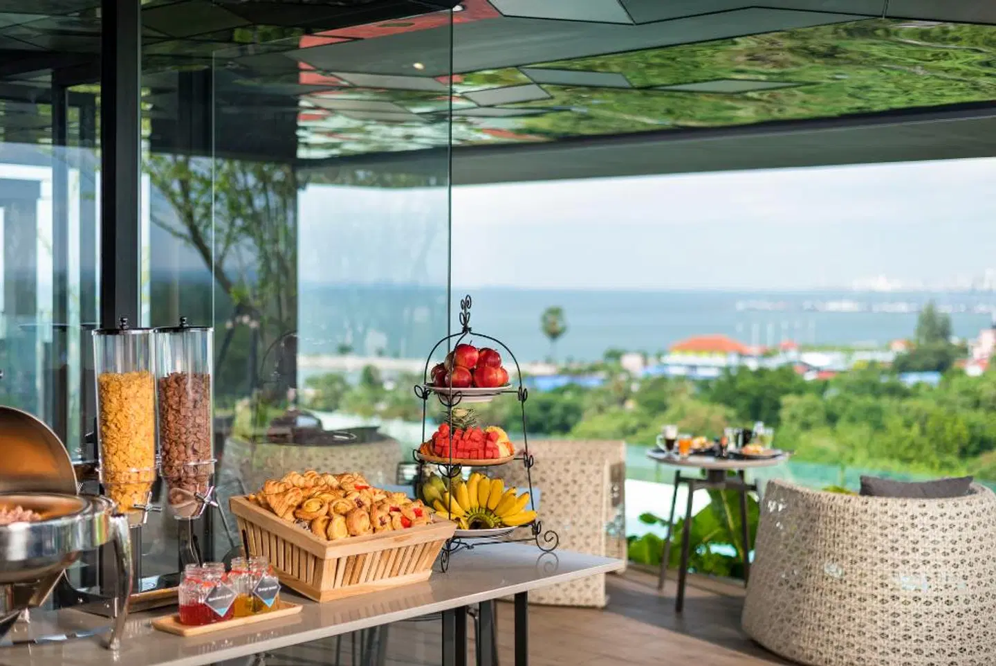 Cross Vibe Pattaya Seaphere Terrasse