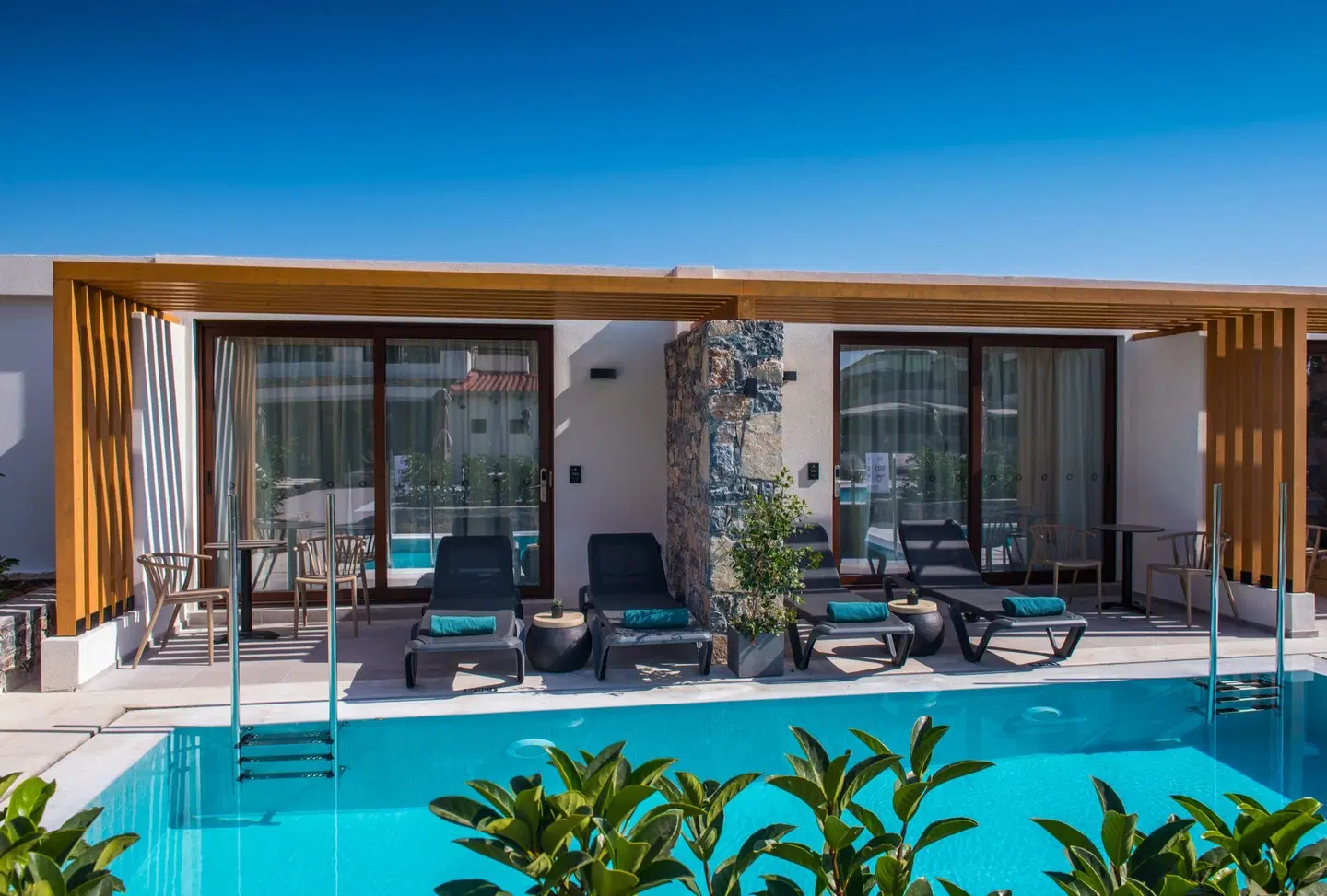 Petousis Hotel & Suites OUTDOOR_POOL