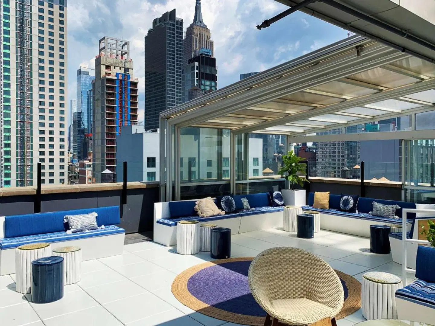 Hilton New York Fashion District Bar