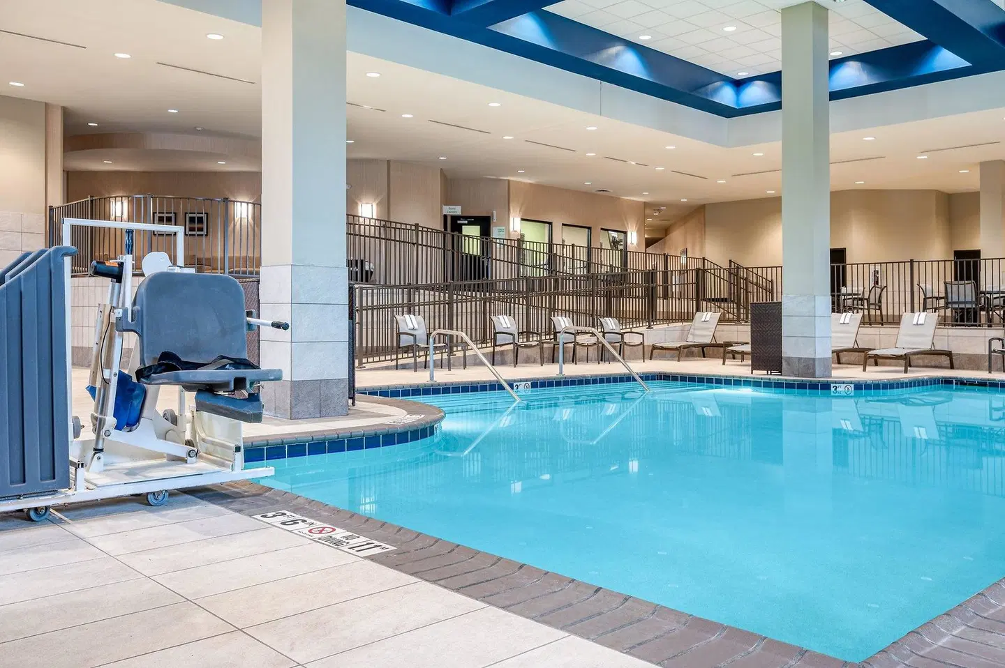 Holiday Inn Terre Haute by IHG Hallenbad