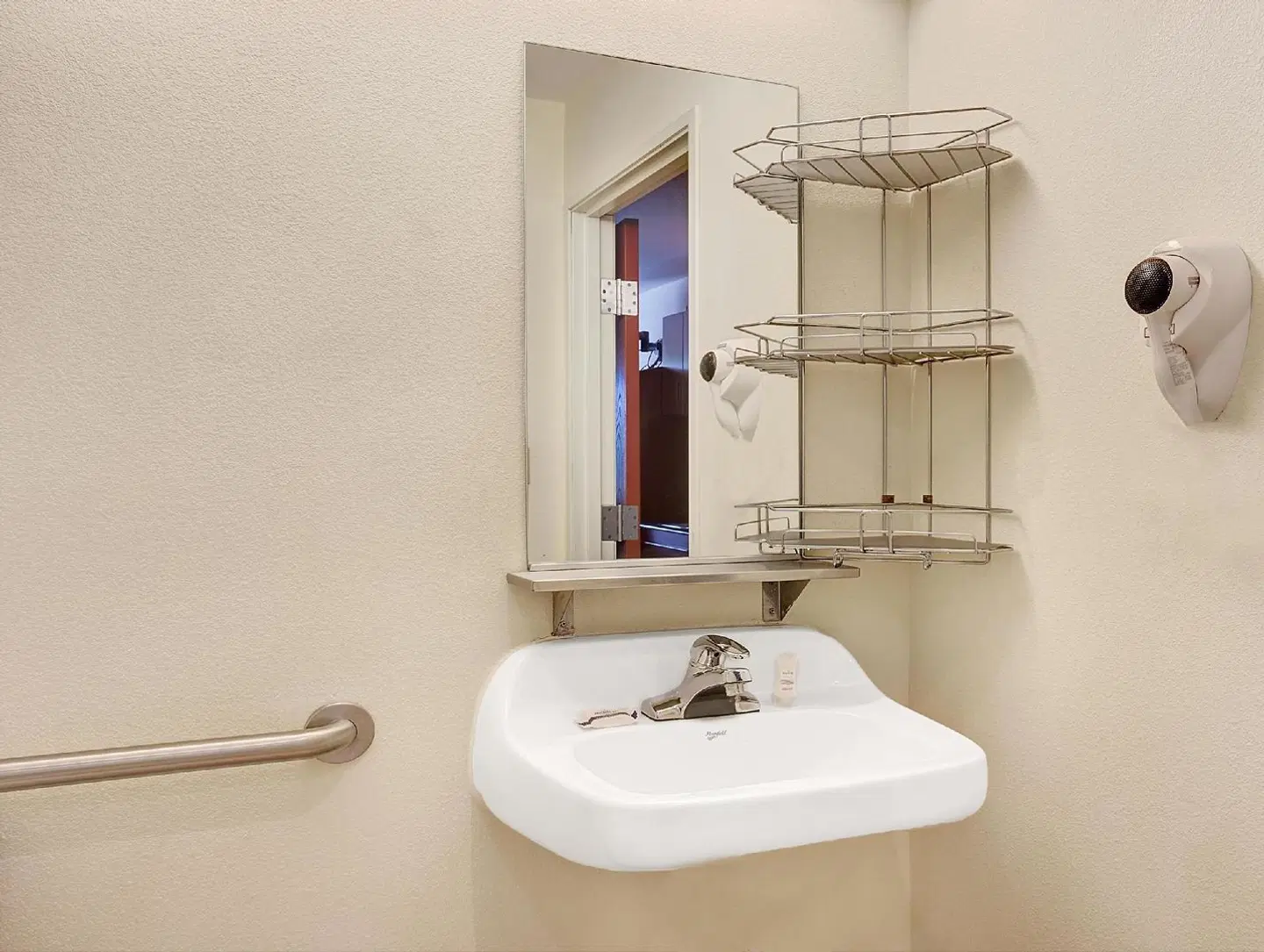 Microtel Inn & Suites by Wyndham Indianapolis Airport Badezimmer