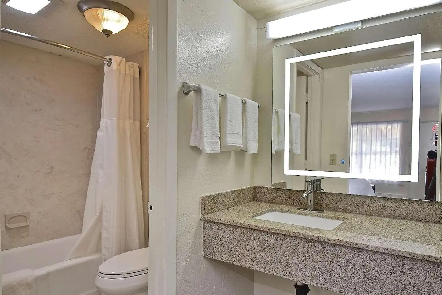 SureStay Hotel by Best Western Sarasota Lido Beach Badezimmer