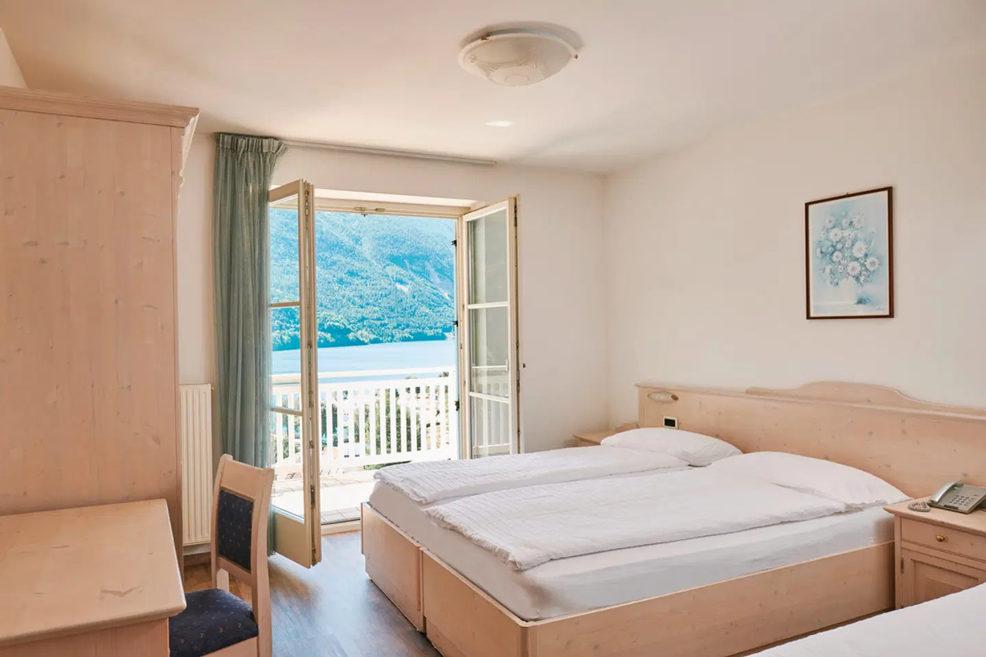 Europa ROOM_EXAMPLE