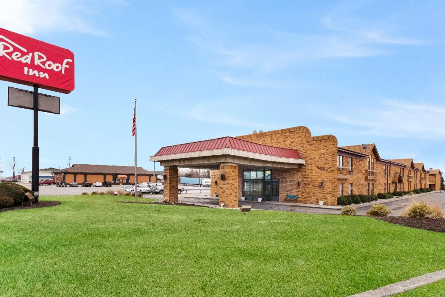 Red Roof Inn Fort Wayne EXTERIOR