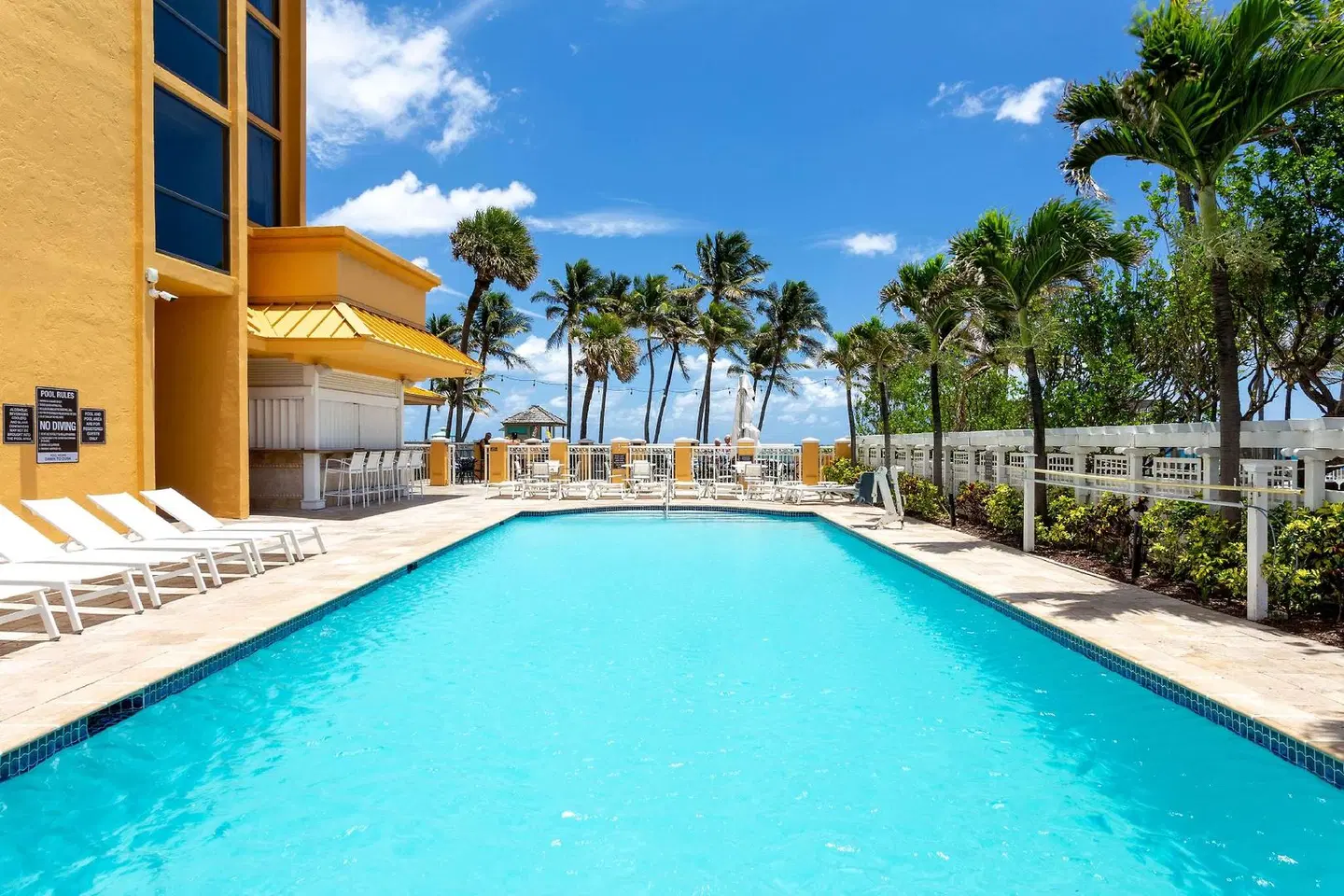 Wyndham Deerfield Beach Resort OUTDOOR_POOL