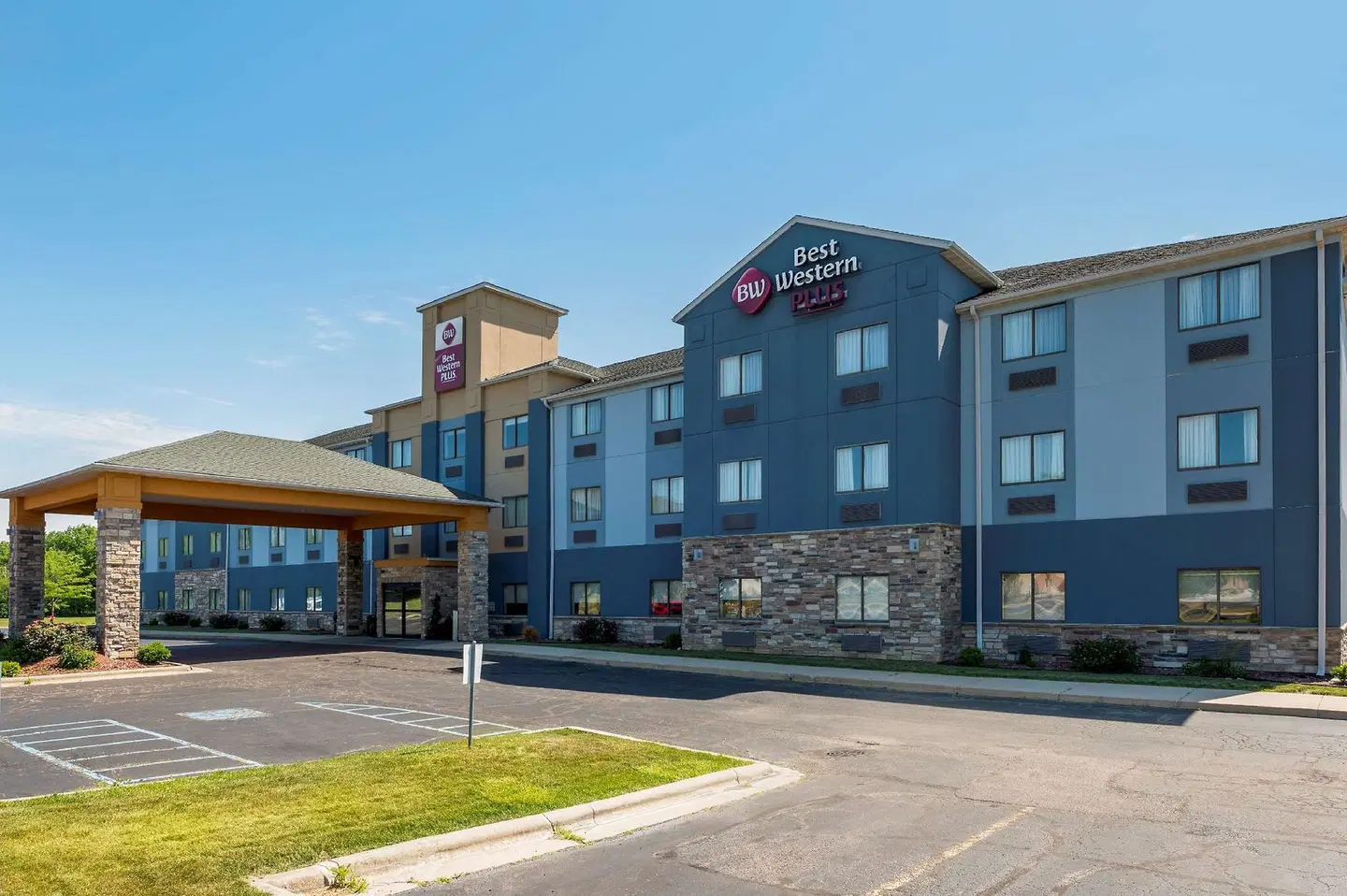Best Western Plus Warsaw EXTERIOR