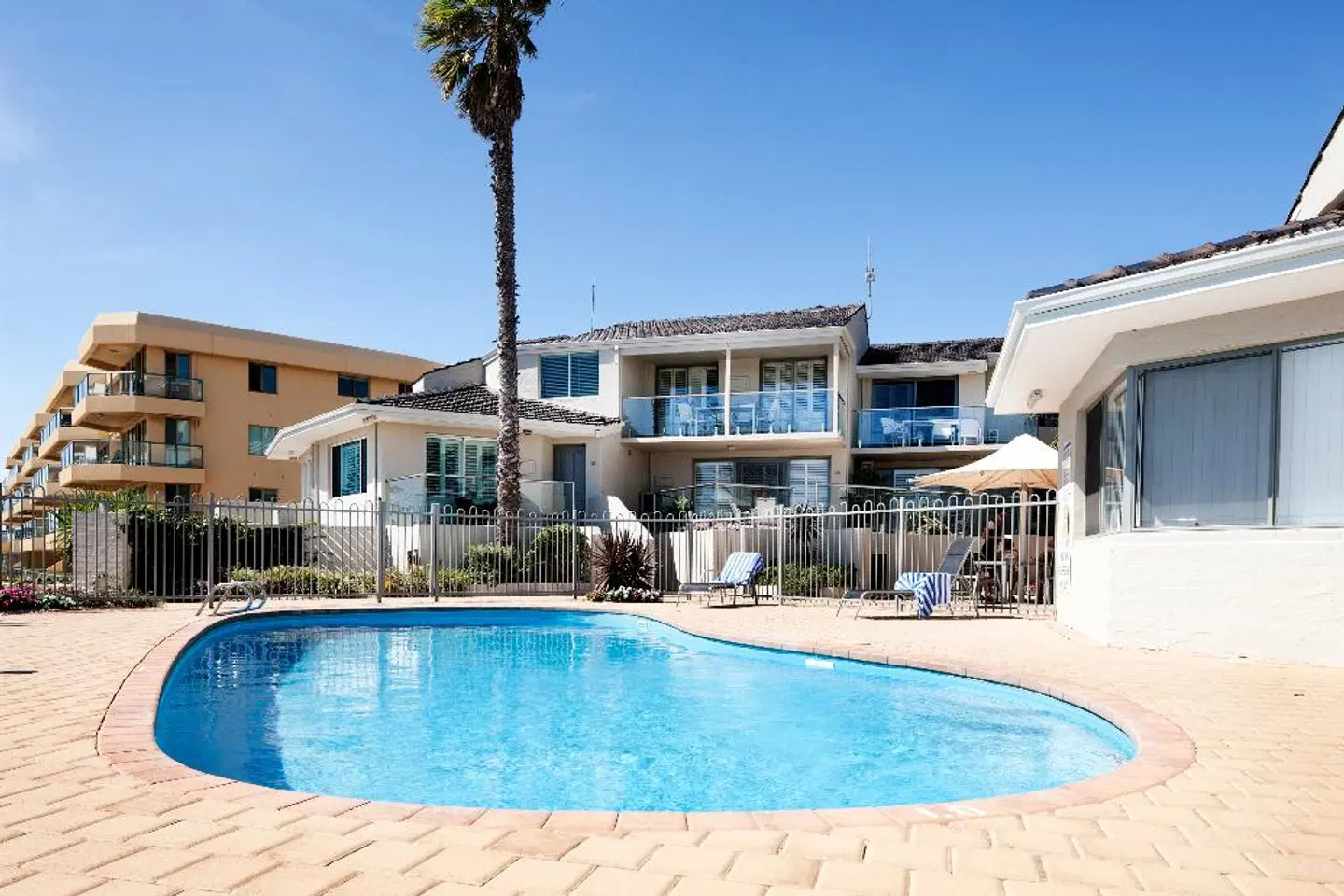Seashells Scarborough Beach OUTDOOR_POOL