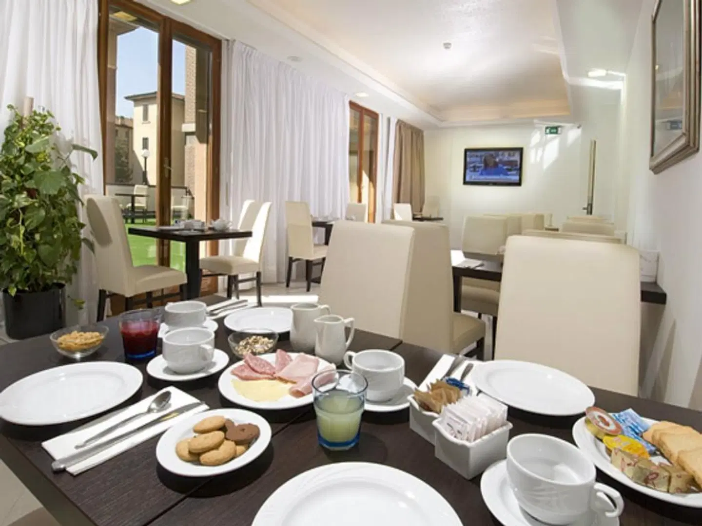 Suite Hotel Elite Restaurant
