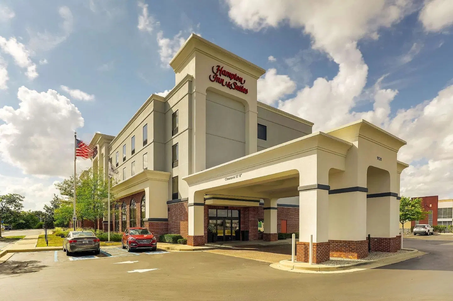 Hampton Inn & Suites Indianapolis-Airport EXTERIOR