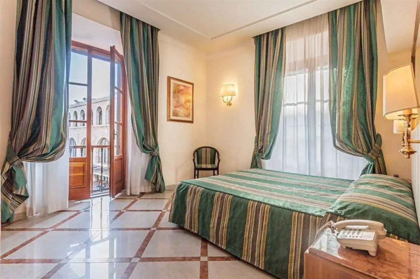 Siracusa ROOM_EXAMPLE