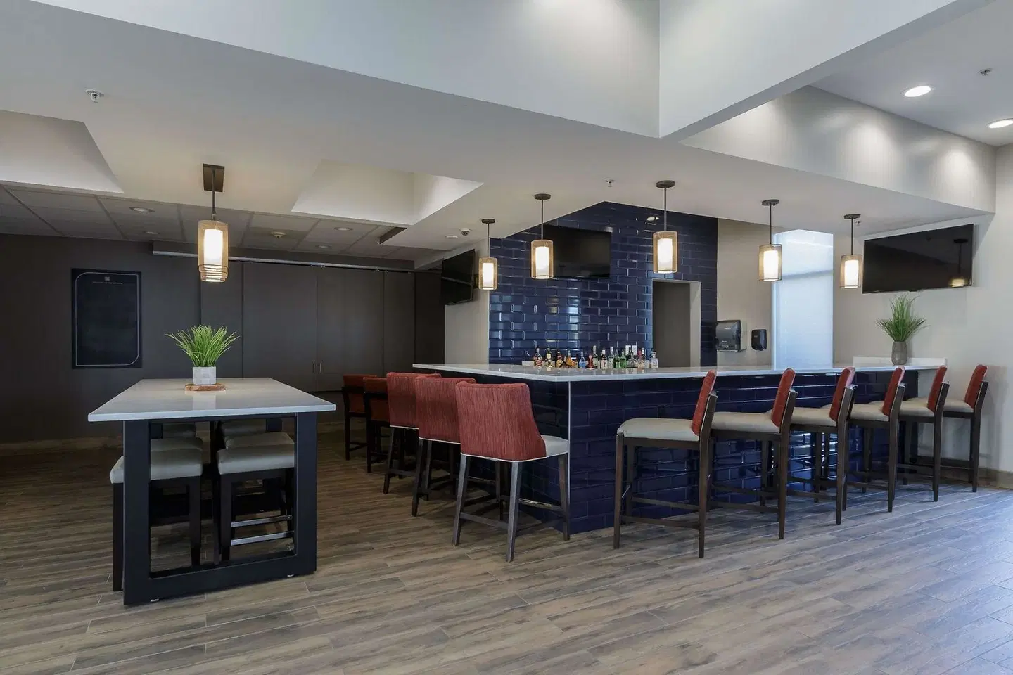 Hilton Garden Inn Elkhart Bar