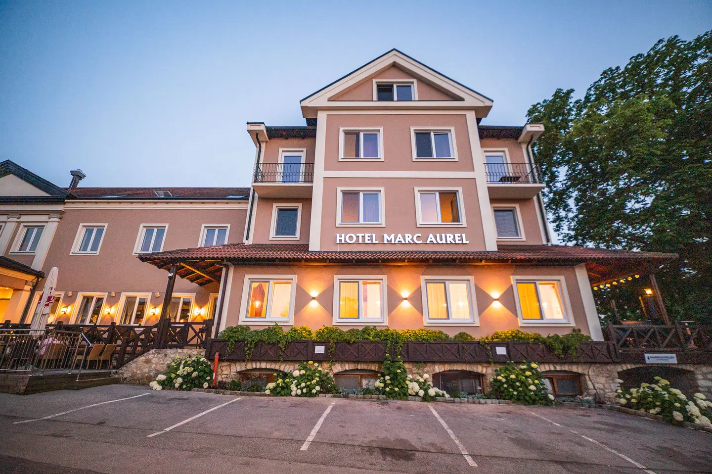 Marc Aurel EXTERIOR