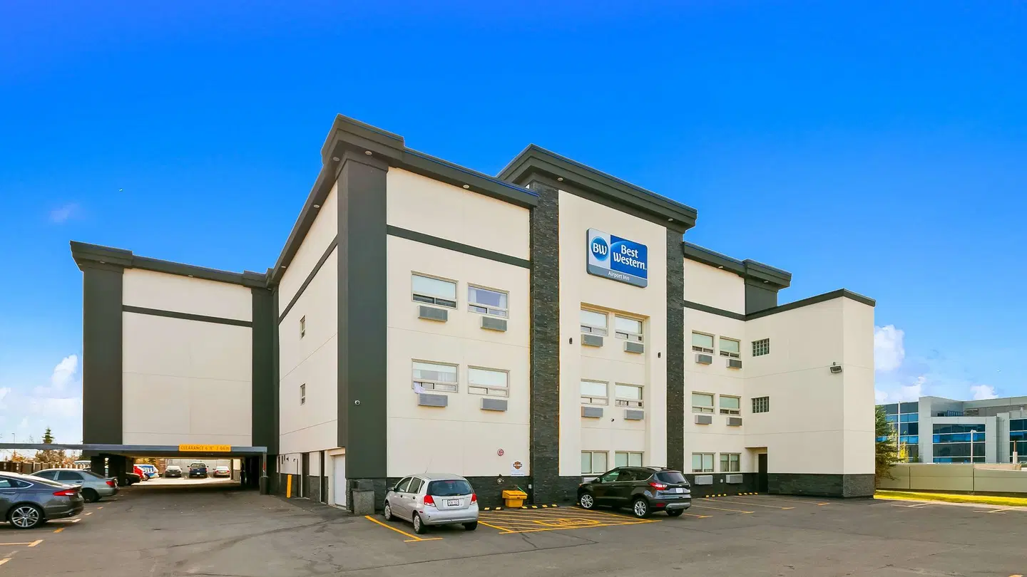 Best Western Airport Inn EXTERIOR