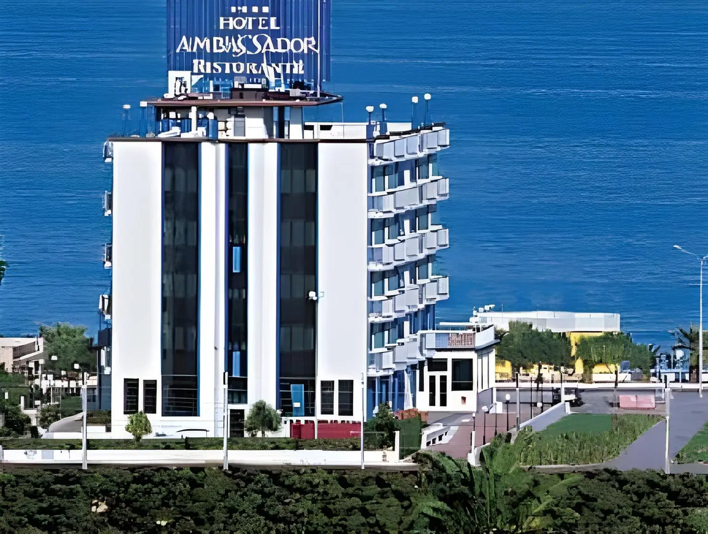 Hotel Ambassador EXTERIOR