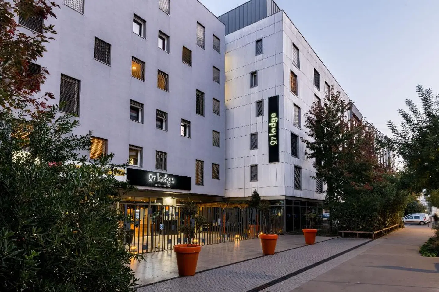 Quality Suites Lyon 7 Lodge EXTERIOR