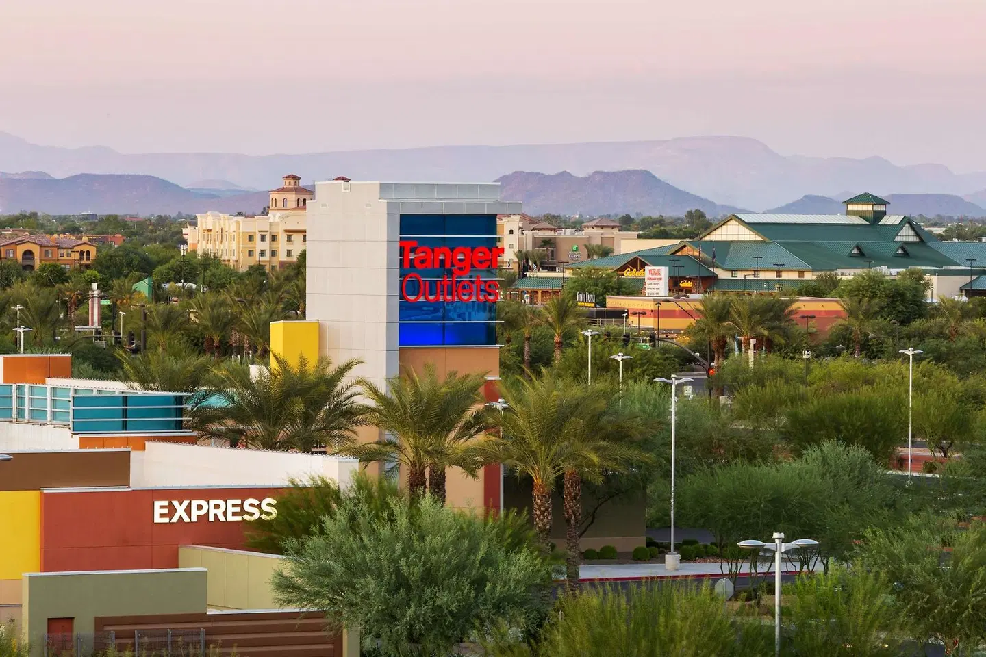 Hampton Inn & Suites Phoenix Glendale-Westgate EXTERIOR