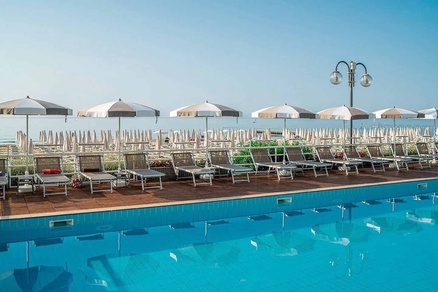 Astor OUTDOOR_POOL