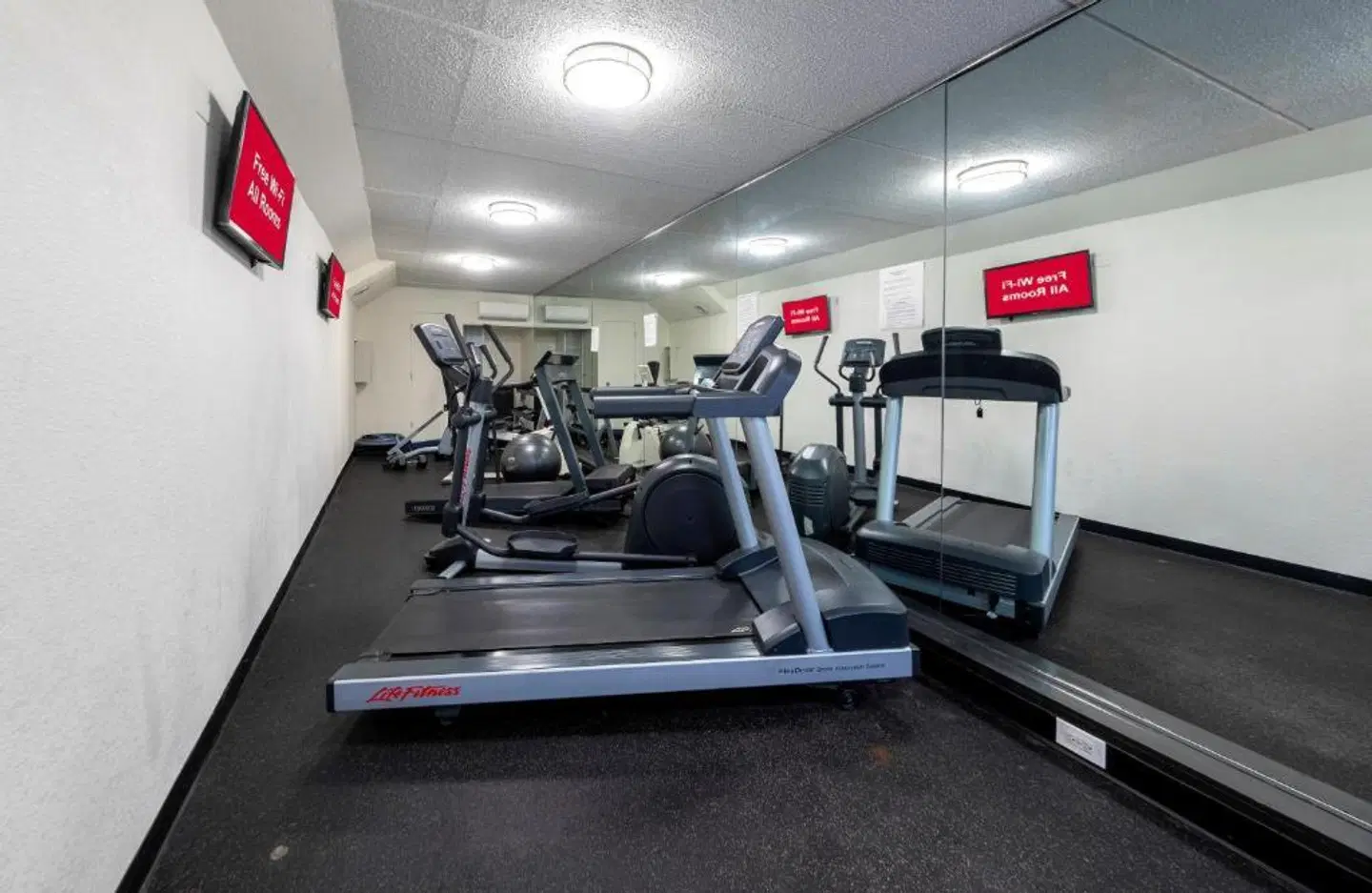 Red Roof Plus+ Newark - Carteret SPORTS_AND_LEISURE