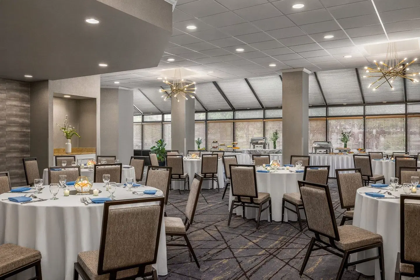 Crowne Plaza Edison by IHG Restaurant