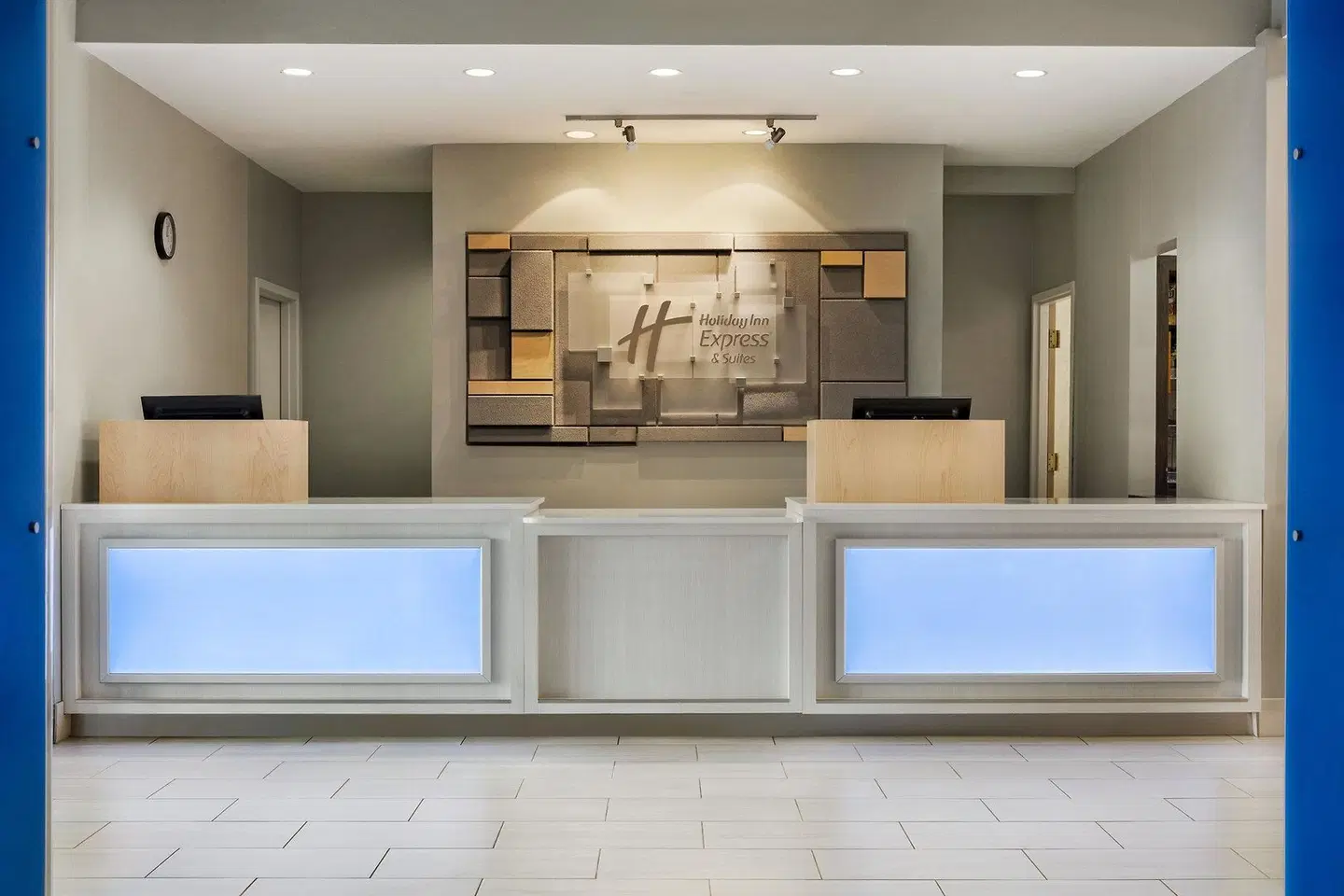 Holiday Inn Express & Suites Philadelphia - Mt Laurel by IHG LOUNGE_LOBBY
