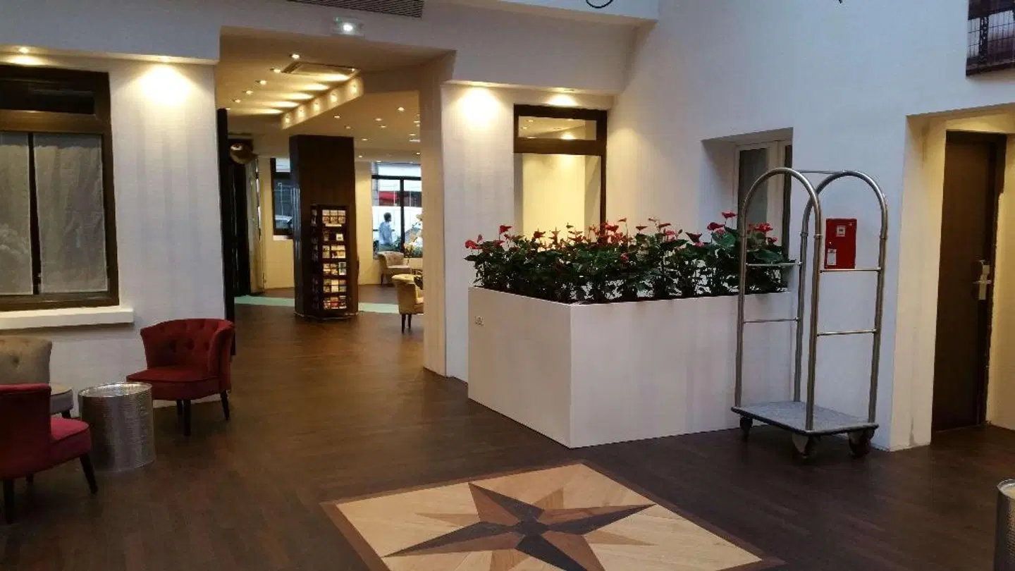 Aida Marais LOUNGE_LOBBY