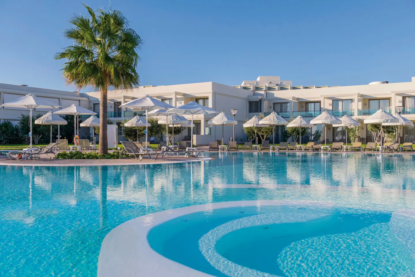 Apollo Blue OUTDOOR_POOL